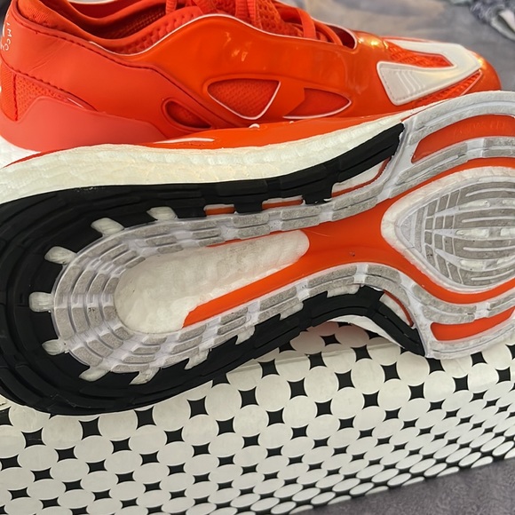 Adidas Stella McCartney Ulta Boost Sneakers Sz 8.5 Orange like new - Picture 3 of 4